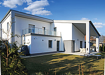 Modern családi ház Grafit Reflex homlokzati szigeteléssel