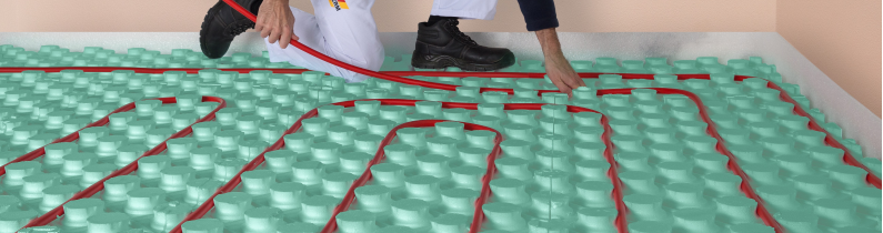 "pogácsás" AUSTROTHERM padlófütés rendszerlemez padlófütés csövek rögzítöelemek nélküli, gyors, méretpontos elhelyezésére. 
